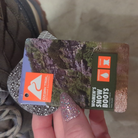 Womens Snow/ Hiking Boots - Picture 4 of 9